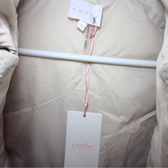 ENTRO Cream Ruffled Puffer Vest 🤍🩷🤍 - Picture 4 of 5